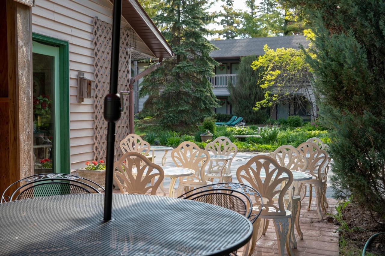 Coachlite Inn Sister Bay Exterior photo