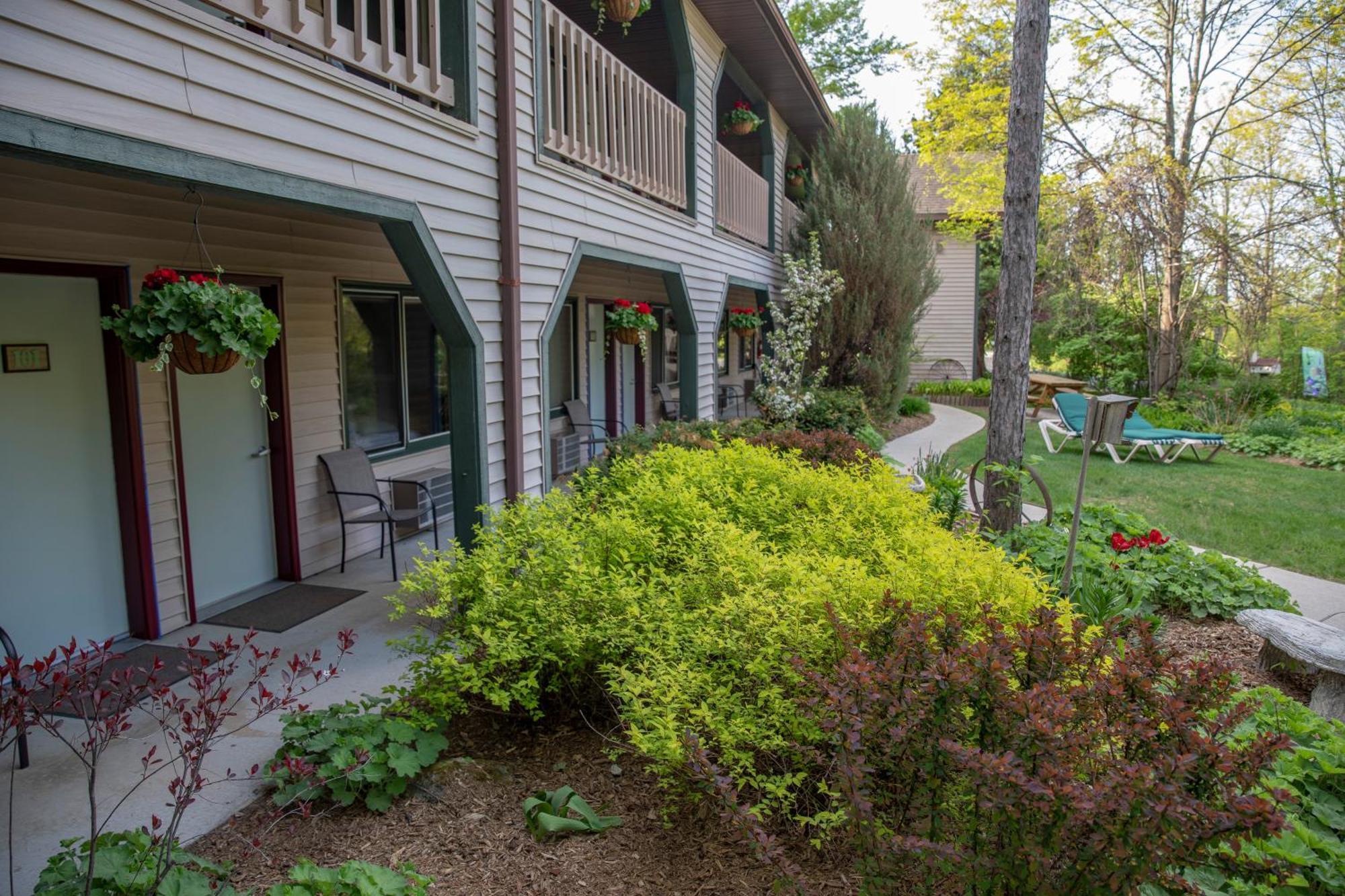 Coachlite Inn Sister Bay Exterior photo