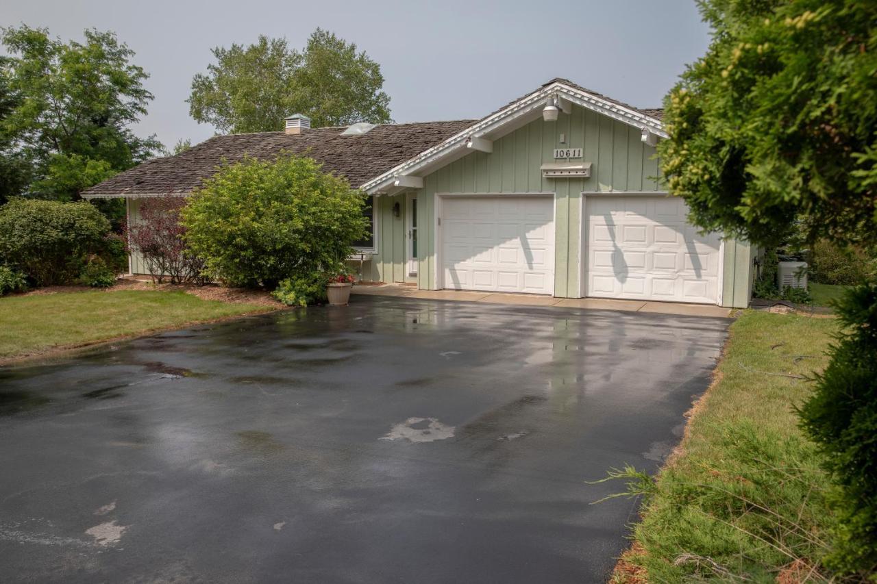 Coachlite Inn Sister Bay Exterior photo